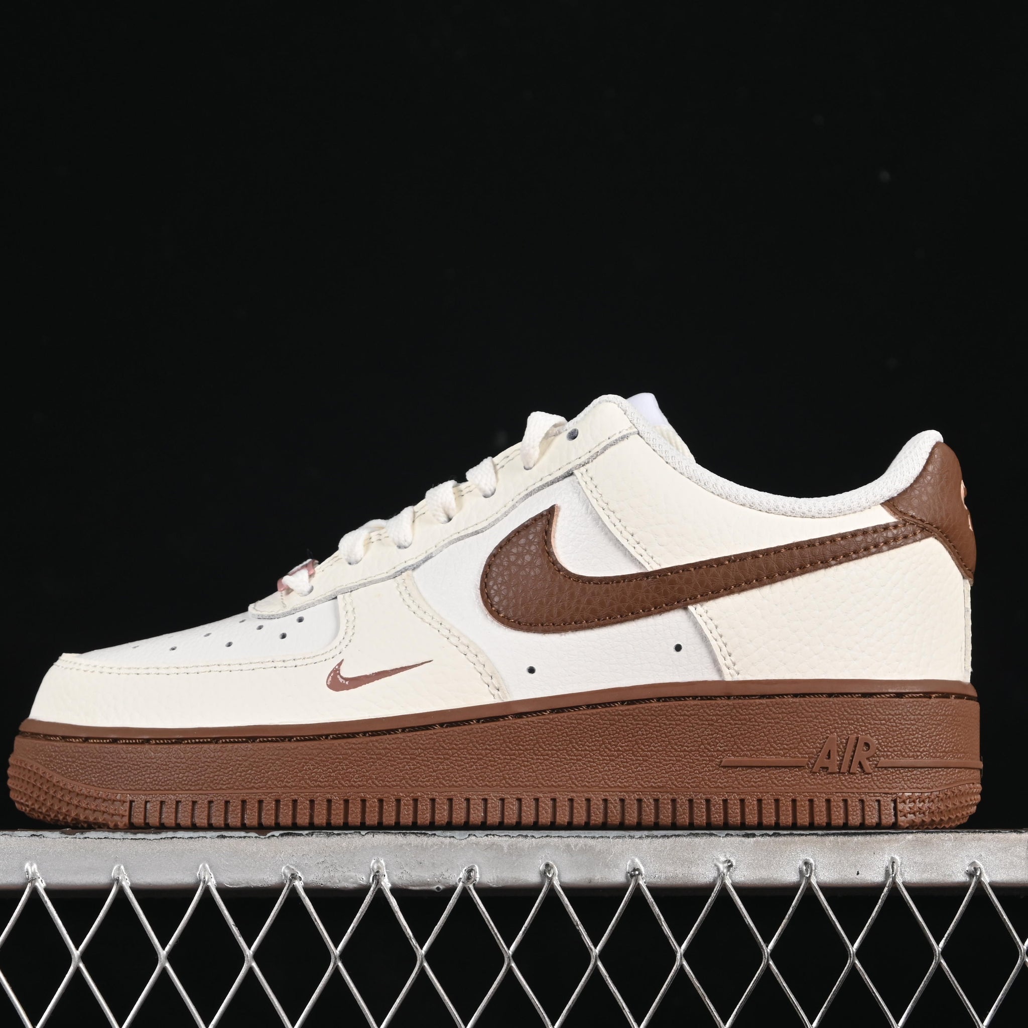 Nike Air Force 1 ’07 Low Ivory Flame