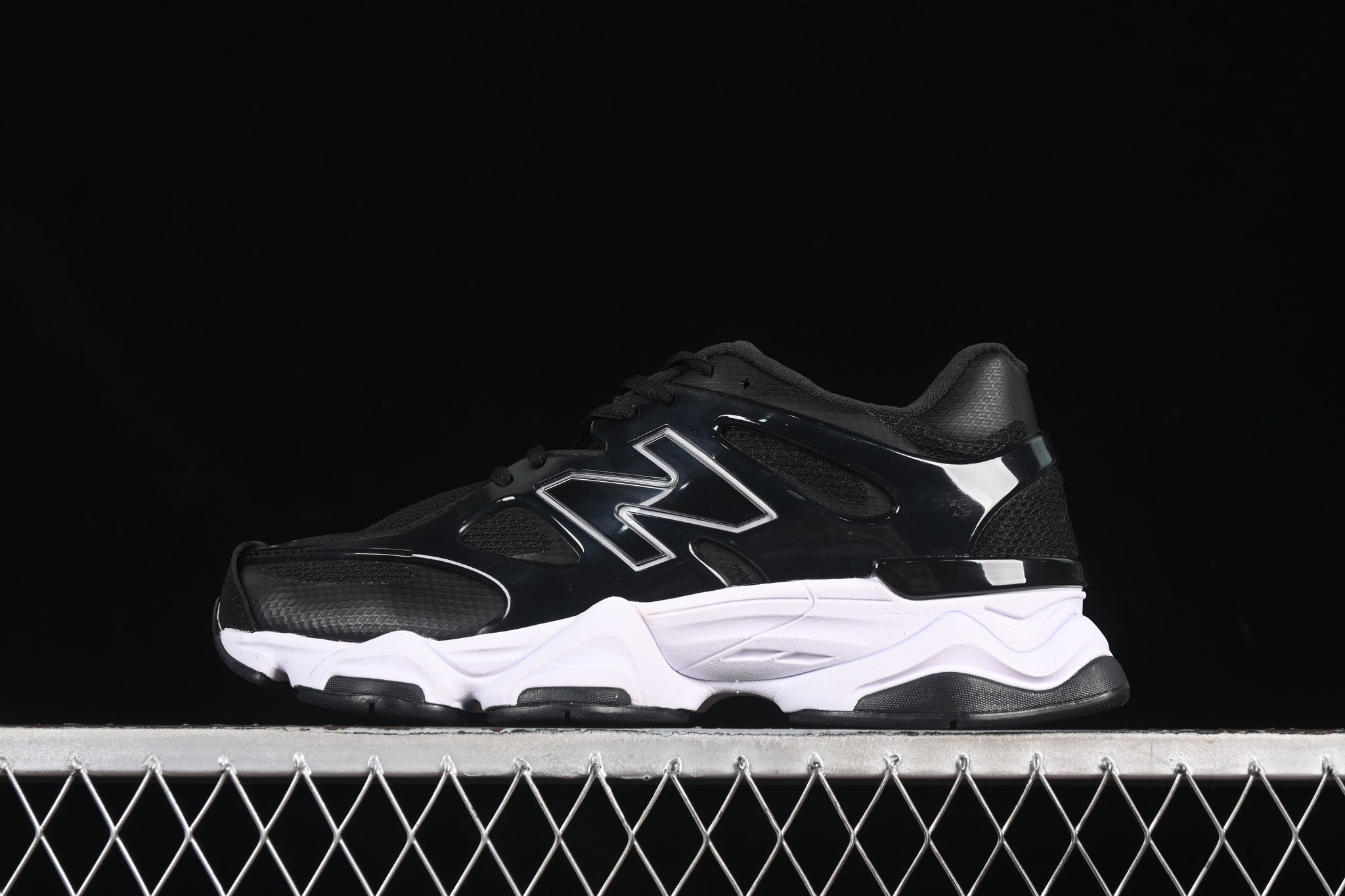 New Balance – Black & White Edition