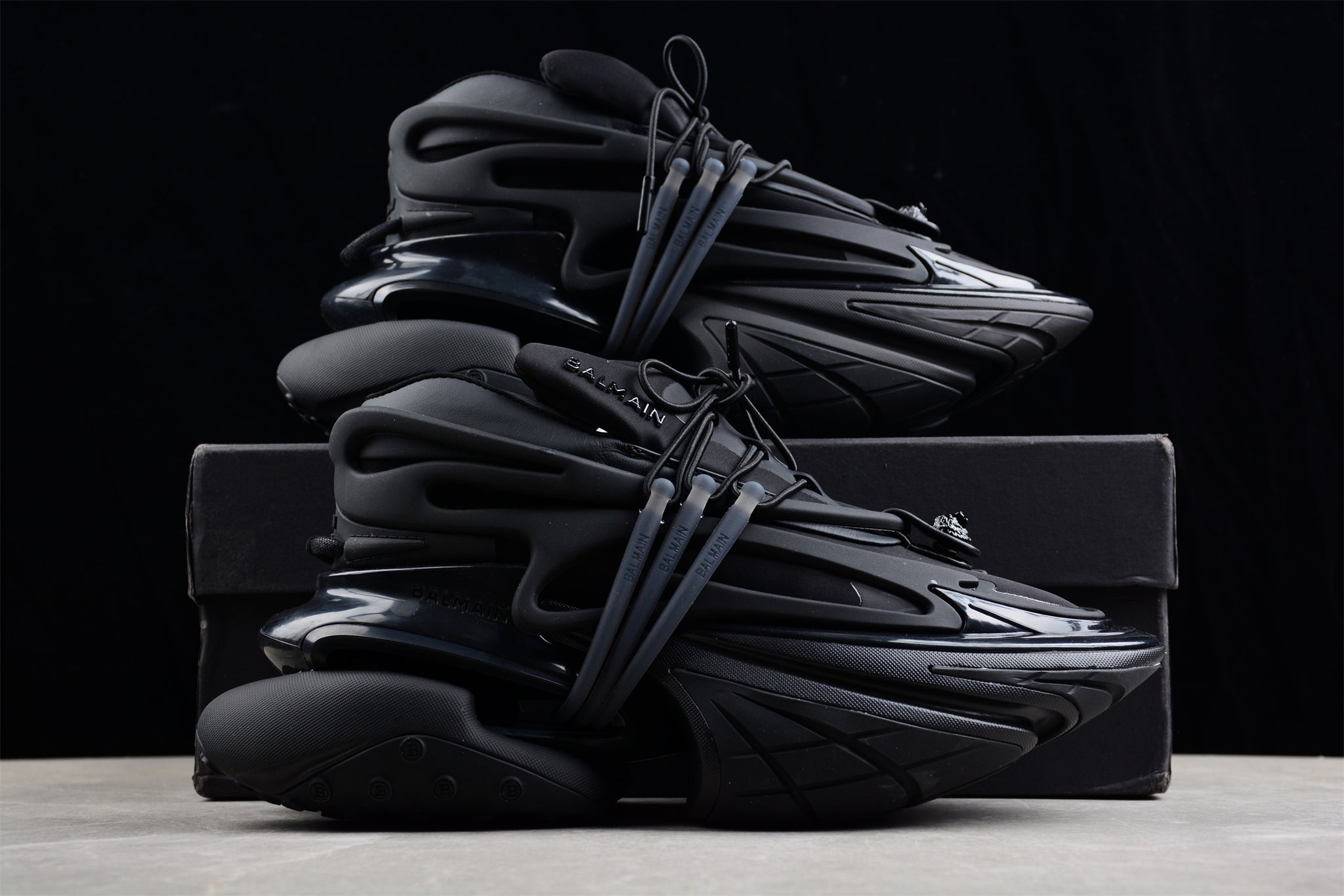 Balmain B-Runner Sneakers Triple Black – Luxus im monochromen Future-Design
