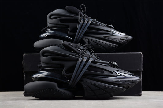 Balmain B-Runner Sneakers Triple Black – Luxus im monochromen Future-Design