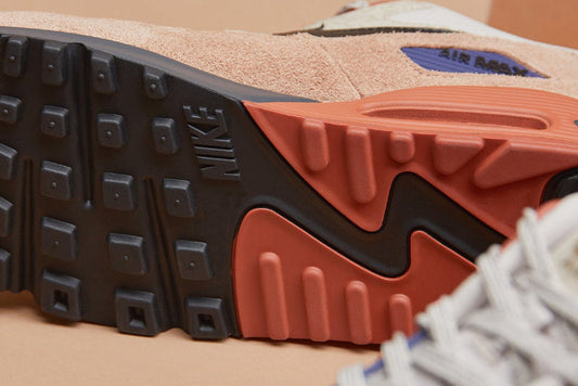 Nike Air Max 90 SE
	•	Technology: Visible Air Max